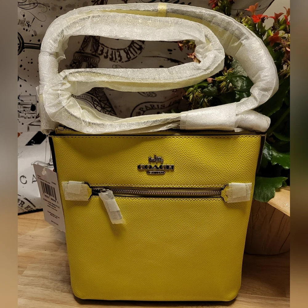 🌞Final PRICE Coach Mini Rowan File Bag - Picture 11 of 13